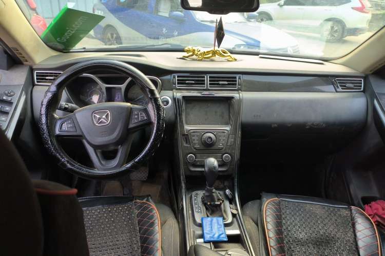 Used JMC Yusheng S330 2016 1.5L GTDi Automatic Two-Wheel Drive Prestige Edition Center Console