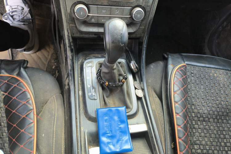 Used JMC Yusheng S330 2016 1.5L GTDi Automatic Two-Wheel Drive Prestige Edition Gear Lever