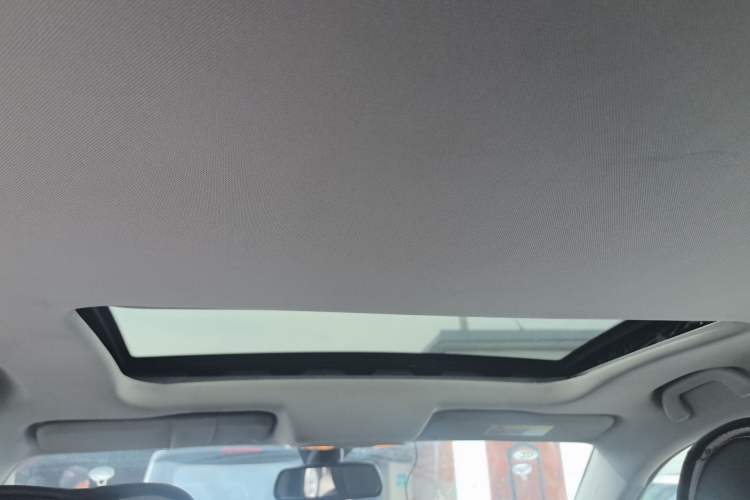 Used JMC Yusheng S330 2016 1.5L GTDi Automatic Two-Wheel Drive Fashion Edition Headliner