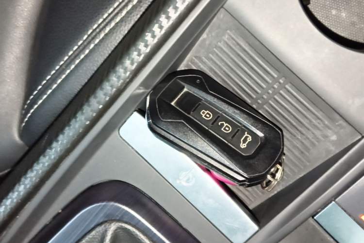 Used JMC Yusheng S330 2016 1.5L GTDi Automatic Two-Wheel Drive Prestige Edition Interior 1