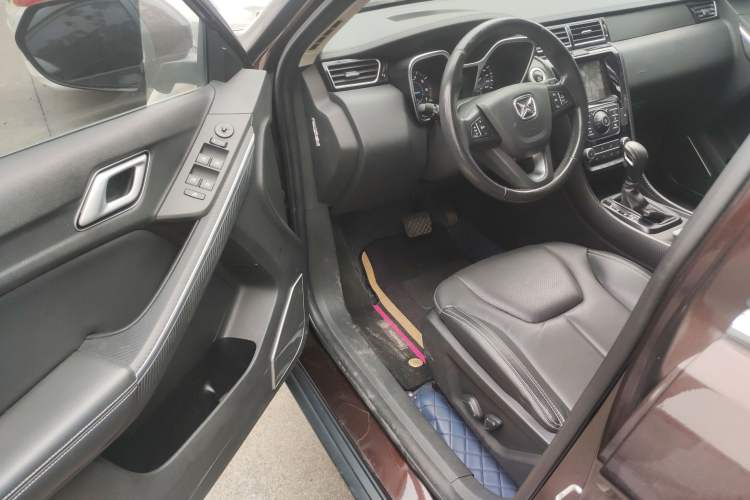Used JMC Yusheng S330 2016 1.5L GTDi Automatic Two-Wheel Drive Prestige Edition Interior 3