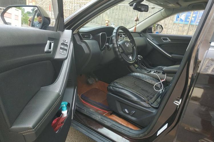 Used JMC Yusheng S330 2016 1.5L GTDi Automatic Two-Wheel Drive Prestige Edition Interior 3