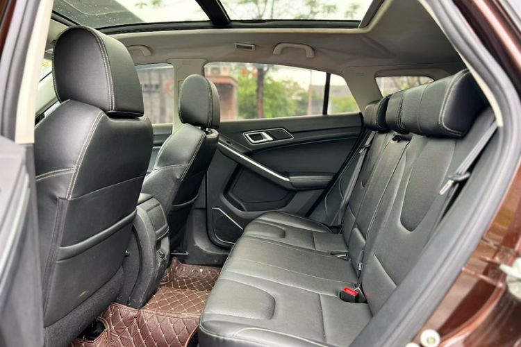 Used JMC Yusheng S330 2016 1.5L GTDi Automatic Two-Wheel Drive Prestige Edition Interior 3