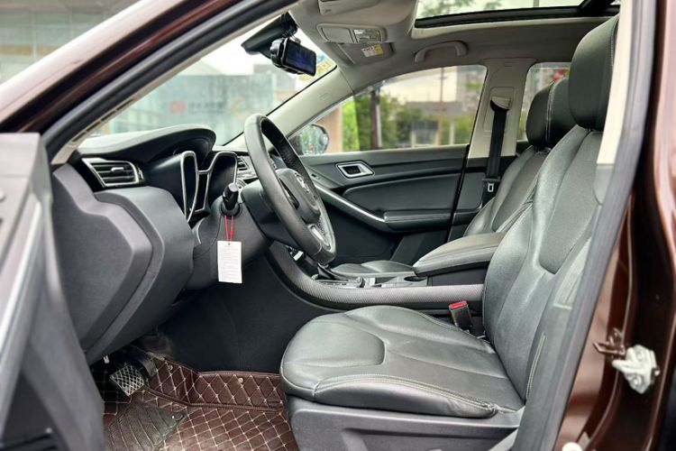 Used JMC Yusheng S330 2016 1.5L GTDi Automatic Two-Wheel Drive Prestige Edition Interior 4