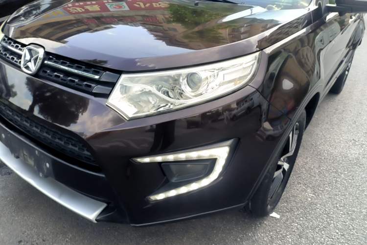Used JMC Yusheng S330 2016 1.5L GTDi Automatic Two-Wheel Drive Prestige Edition Left Front Headlight