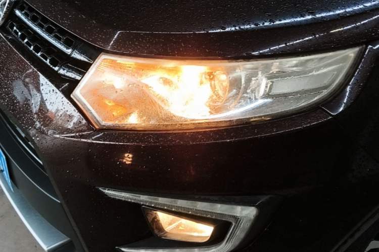 Used JMC Yusheng S330 2016 1.5L GTDi Automatic Two-Wheel Drive Prestige Edition Left Front Headlight