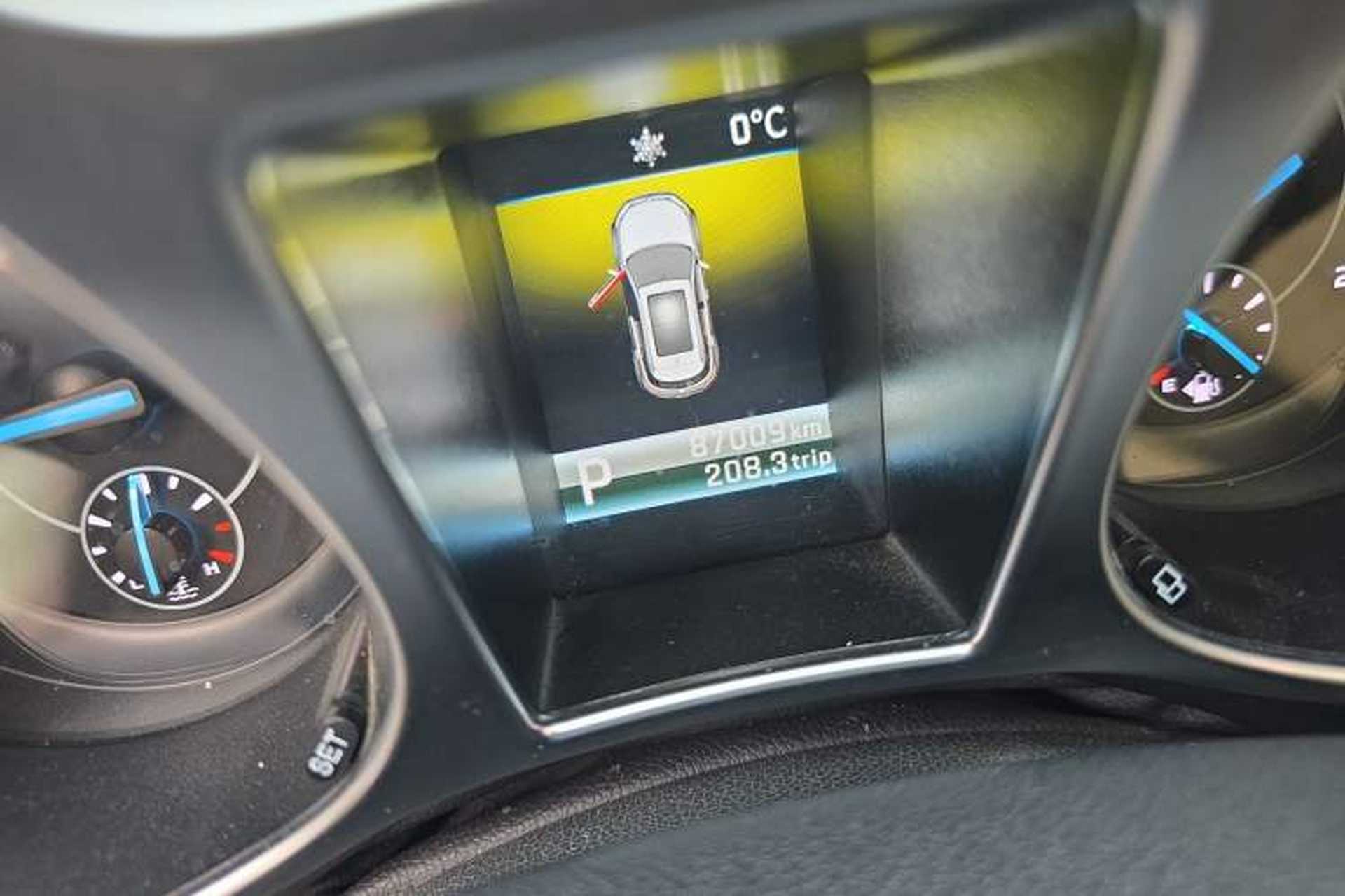 Used JMC Yusheng S330 2016 1.5L GTDi Automatic Two-Wheel Drive Flagship Edition Odometer Close Up