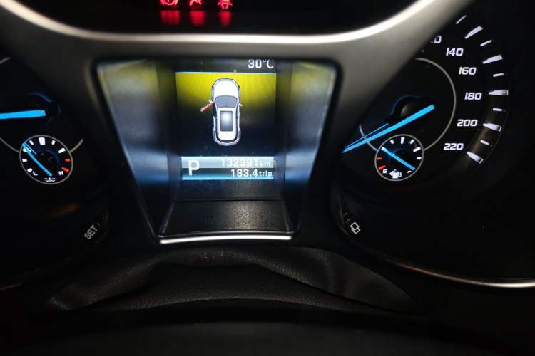Used JMC Yusheng S330 2016 1.5L GTDi Automatic Two-Wheel Drive Prestige Edition Odometer Close Up