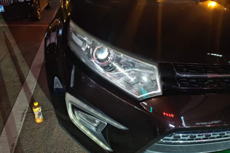 Used JMC Yusheng S330 2016 1.5L GTDi Automatic Two-Wheel Drive Prestige Edition Right Front Headlight