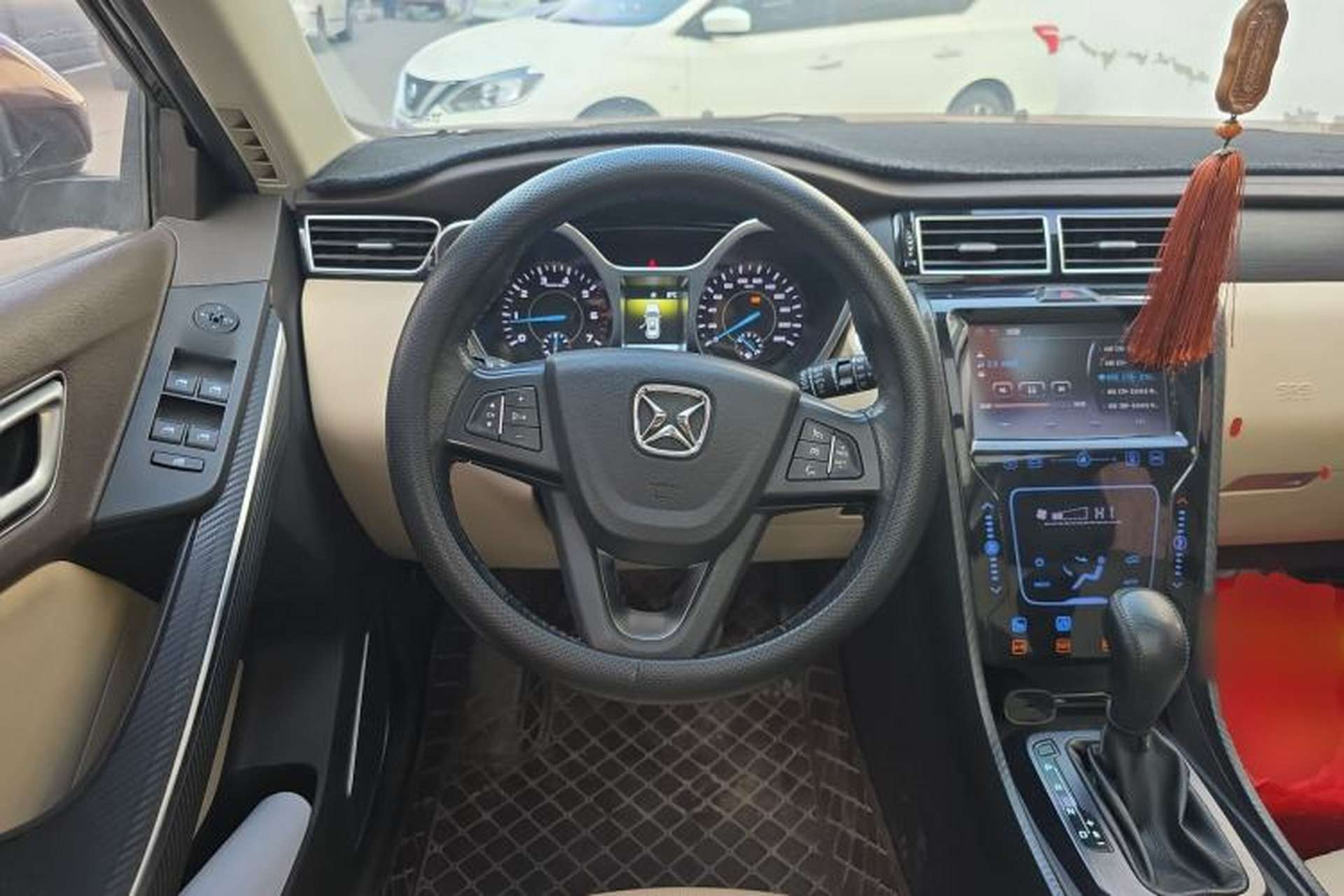 Used JMC Yusheng S330 2016 1.5L GTDi Automatic Two-Wheel Drive Flagship Edition Steering Wheel