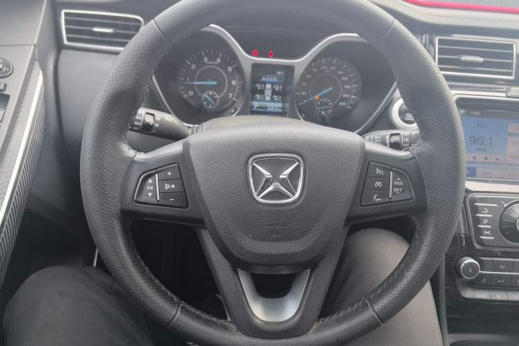 Used JMC Yusheng S330 2016 1.5L GTDi Automatic Two-Wheel Drive Fashion Edition Steering Wheel