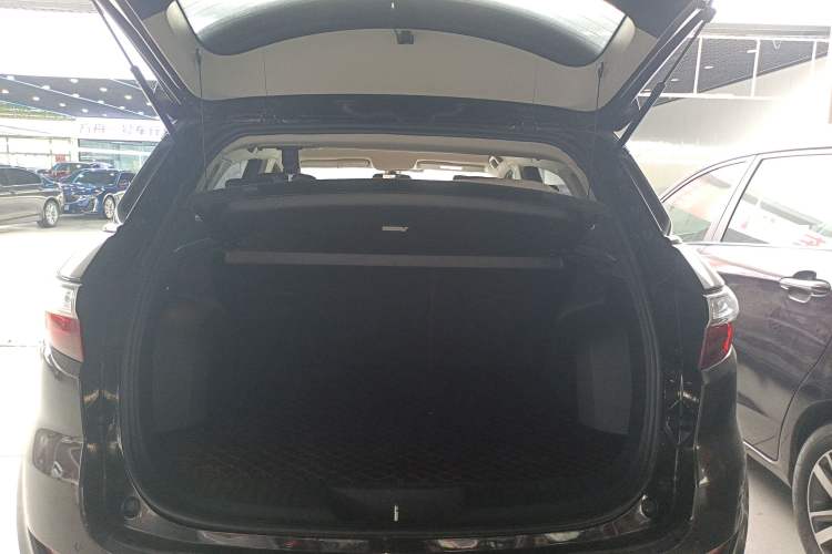 Used JMC Yusheng S330 2016 1.5L GTDi Automatic Two-Wheel Drive Comfort Edition Trunk