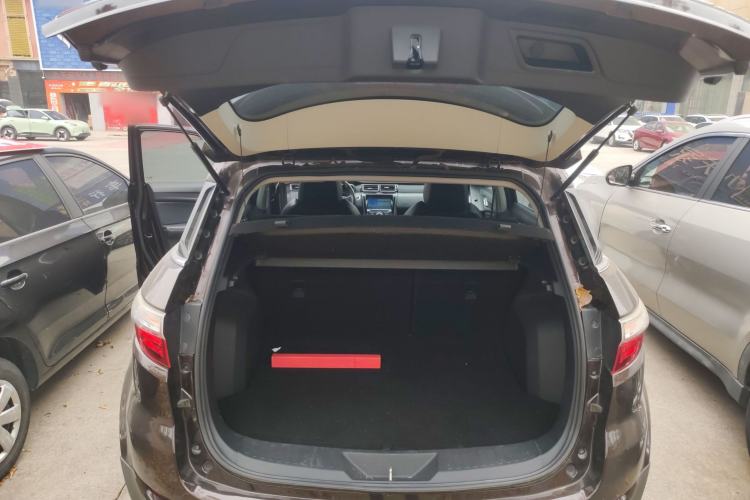 Used JMC Yusheng S330 2016 1.5L GTDi Automatic Two-Wheel Drive Prestige Edition Trunk