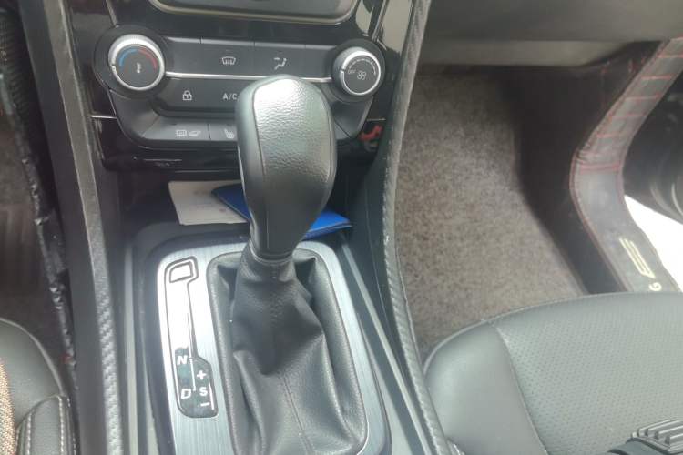 Used JMC Yusheng S330 2016 1.5L GTDi Automatic Two-Wheel Drive Fashion Edition Gear Lever