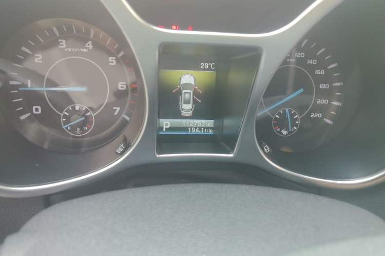 Used JMC Yusheng S330 2016 1.5L GTDi Automatic Two-Wheel Drive Fashion Edition Odometer Close Up