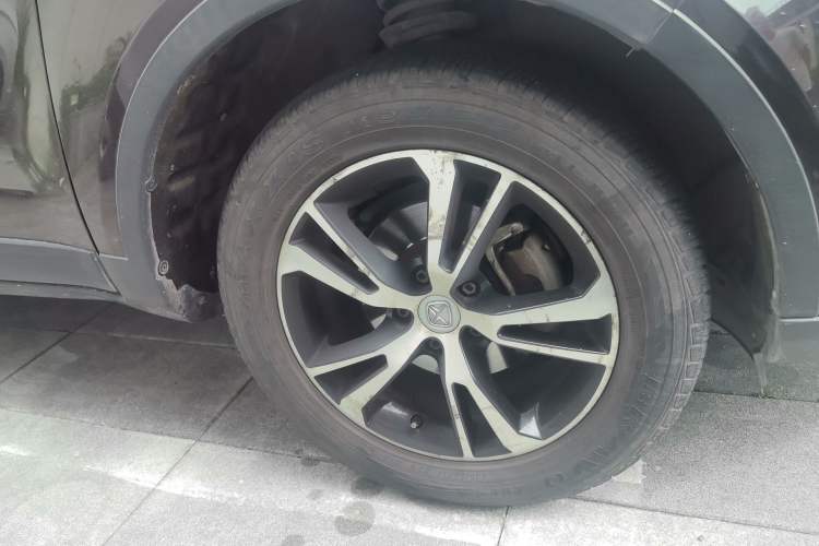 Used JMC Yusheng S330 2016 1.5L GTDi Automatic Two-Wheel Drive Fashion Edition Right Front Wheel Hub