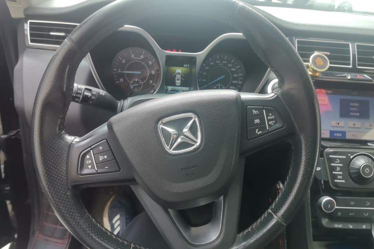Used JMC Yusheng S330 2016 1.5L GTDi Automatic Two-Wheel Drive Fashion Edition Steering Wheel