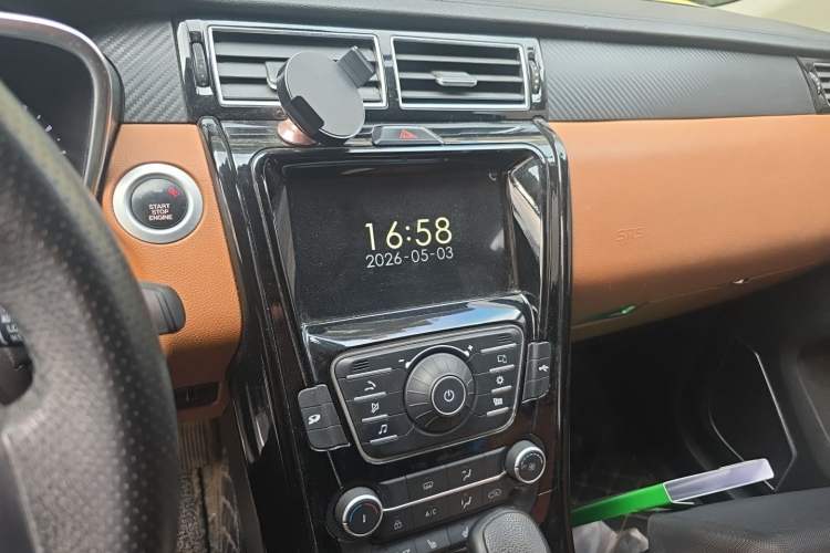 Used JMC Yusheng S330 2016 1.5L GTDi Automatic Two-Wheel Drive Fashion Edition Audio And AC Panel