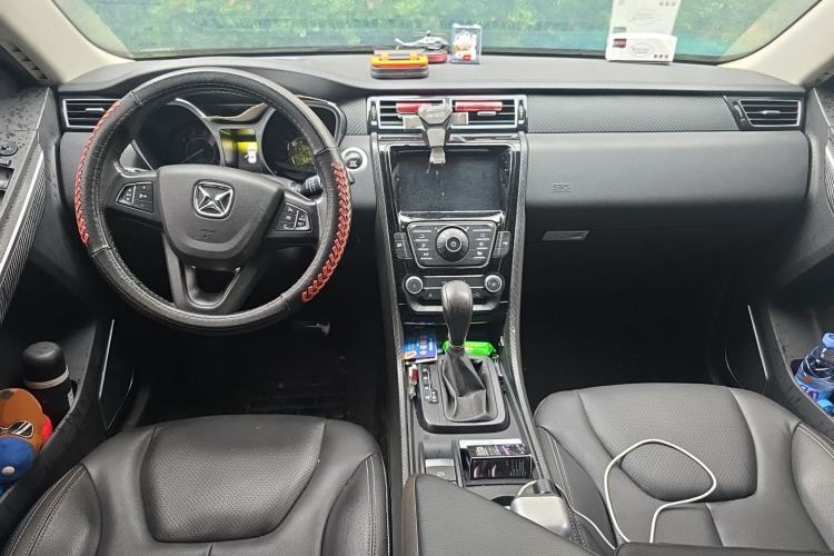Used JMC Yusheng S330 2016 1.5L GTDi Automatic Two-Wheel Drive Prestige Edition Center Console