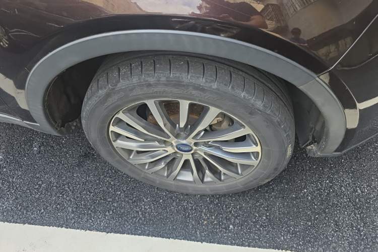 Used JMC Yusheng S330 2016 1.5L GTDi Automatic Two-Wheel Drive Fashion Edition Right Front Wheel Hub