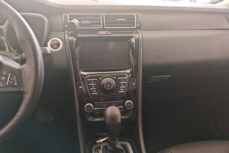 Used JMC Yusheng S330 2016 1.5L GTDi Automatic Two-Wheel Drive Prestige Edition Audio And AC Panel