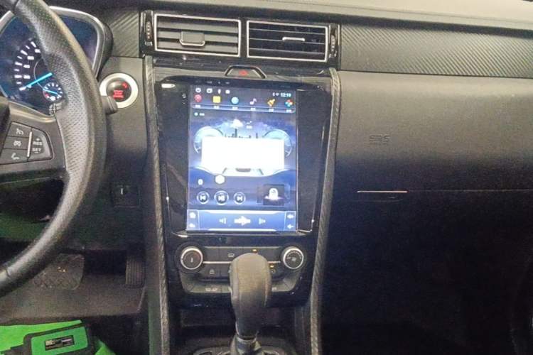 Used JMC Yusheng S330 2016 1.5L GTDi Automatic Two-Wheel Drive Fashion Edition Audio And AC Panel
