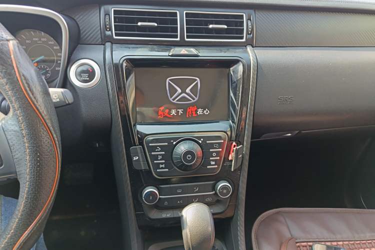 Used JMC Yusheng S330 2016 1.5L GTDi Automatic Two-Wheel Drive Fashion Edition Audio And AC Panel