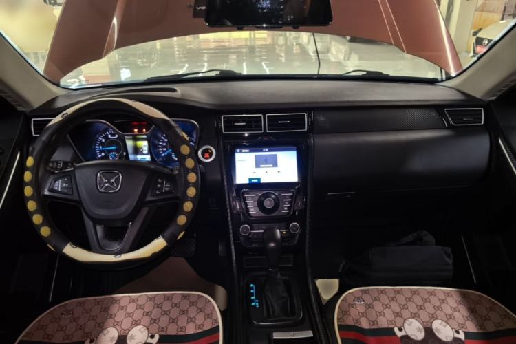 Used JMC Yusheng S330 2016 1.5L GTDi Automatic Two-Wheel Drive Prestige Edition Center Console