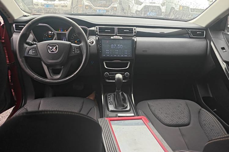 Used JMC Yusheng S330 2016 1.5L GTDi Automatic Two-Wheel Drive Comfort Edition Center Console
