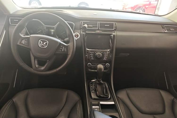 Used JMC Yusheng S330 2016 1.5L GTDi Automatic Two-Wheel Drive Prestige Edition Center Console