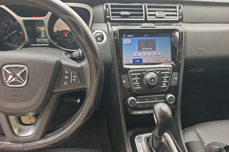Used JMC Yusheng S330 2016 1.5L GTDi Automatic Two-Wheel Drive Prestige Edition Center Console