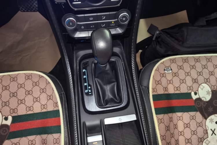 Used JMC Yusheng S330 2016 1.5L GTDi Automatic Two-Wheel Drive Prestige Edition Gear Lever