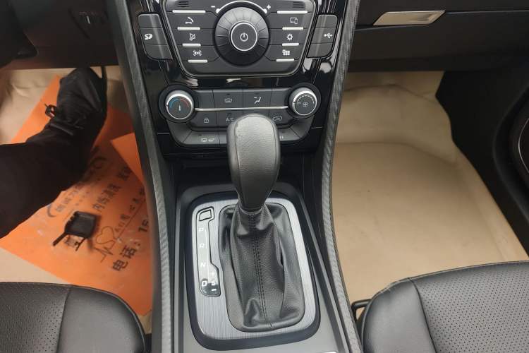 Used JMC Yusheng S330 2016 1.5L GTDi Automatic Two-Wheel Drive Prestige Edition Gear Lever