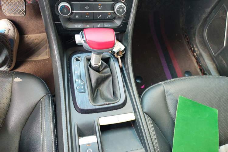 Used JMC Yusheng S330 2016 1.5L GTDi Automatic Two-Wheel Drive Prestige Edition Gear Lever