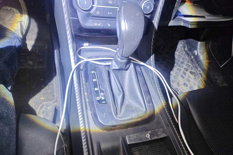 Used JMC Yusheng S330 2016 1.5L GTDi Automatic Two-Wheel Drive Fashion Edition Gear Lever