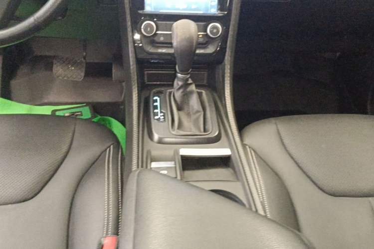Used JMC Yusheng S330 2016 1.5L GTDi Automatic Two-Wheel Drive Fashion Edition Gear Lever