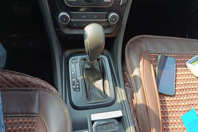 Used JMC Yusheng S330 2016 1.5L GTDi Automatic Two-Wheel Drive Fashion Edition Gear Lever