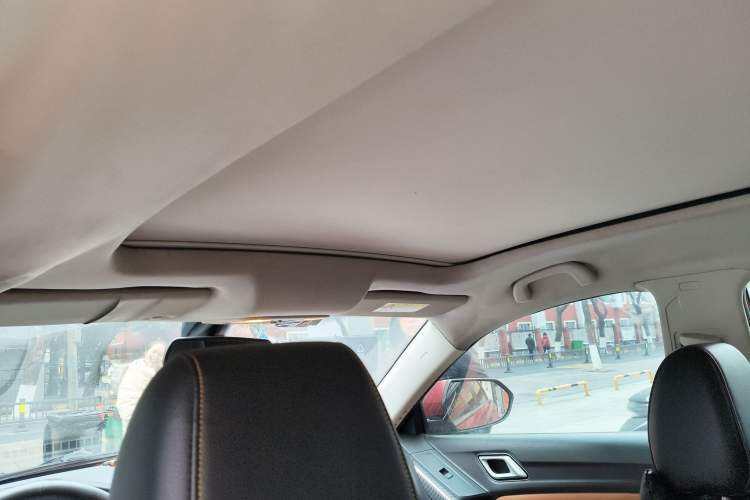 Used JMC Yusheng S330 2016 1.5L GTDi Automatic Two-Wheel Drive Prestige Edition Headliner