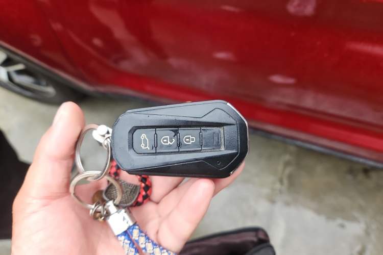 Used JMC Yusheng S330 2016 1.5L GTDi Automatic Two-Wheel Drive Fashion Edition Interior 1