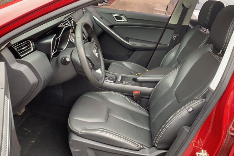 Used JMC Yusheng S330 2016 1.5L GTDi Automatic Two-Wheel Drive Fashion Edition Interior 1