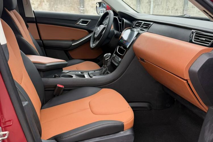 Used JMC Yusheng S330 2016 1.5L GTDi Automatic Two-Wheel Drive Fashion Edition Interior 5
