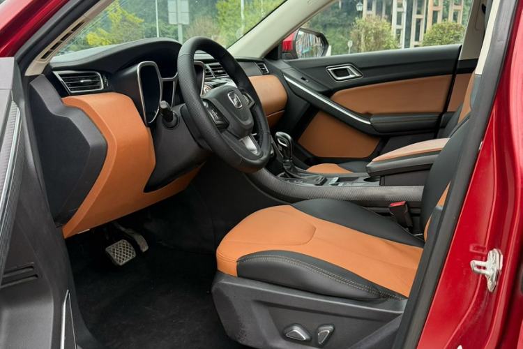 Used JMC Yusheng S330 2016 1.5L GTDi Automatic Two-Wheel Drive Fashion Edition Interior 6