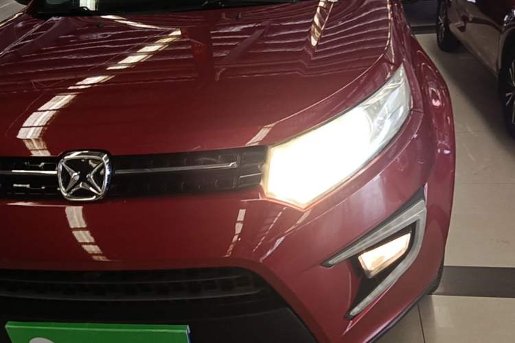 Used JMC Yusheng S330 2016 1.5L GTDi Automatic Two-Wheel Drive Fashion Edition Left Front Headlight