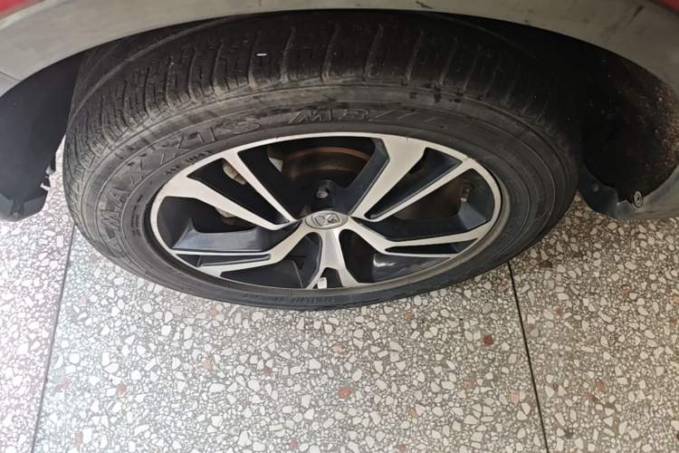 Used JMC Yusheng S330 2016 1.5L GTDi Automatic Two-Wheel Drive Prestige Edition Left Front Wheel Hub
