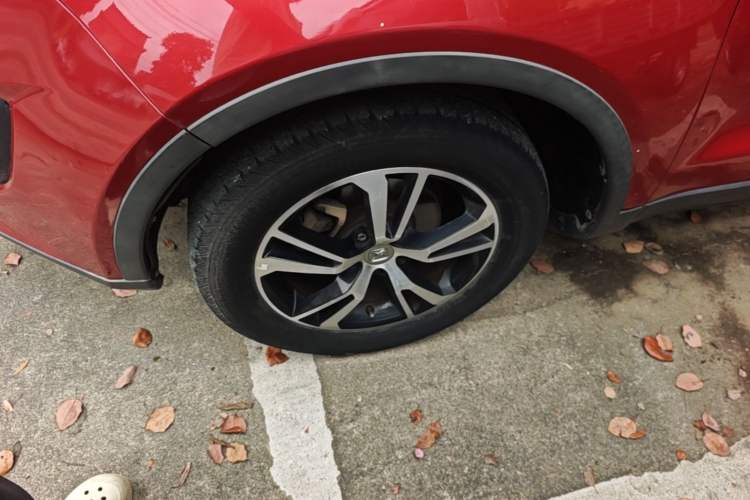 Used JMC Yusheng S330 2016 1.5L GTDi Automatic Two-Wheel Drive Prestige Edition Left Front Wheel Hub