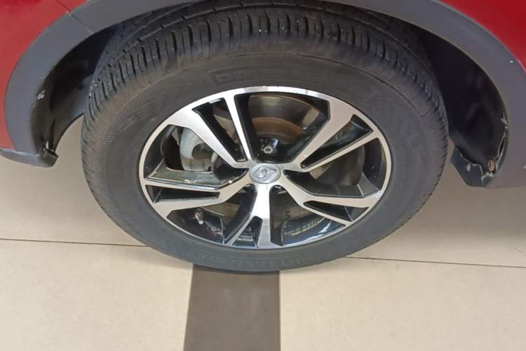 Used JMC Yusheng S330 2016 1.5L GTDi Automatic Two-Wheel Drive Fashion Edition Left Front Wheel Hub