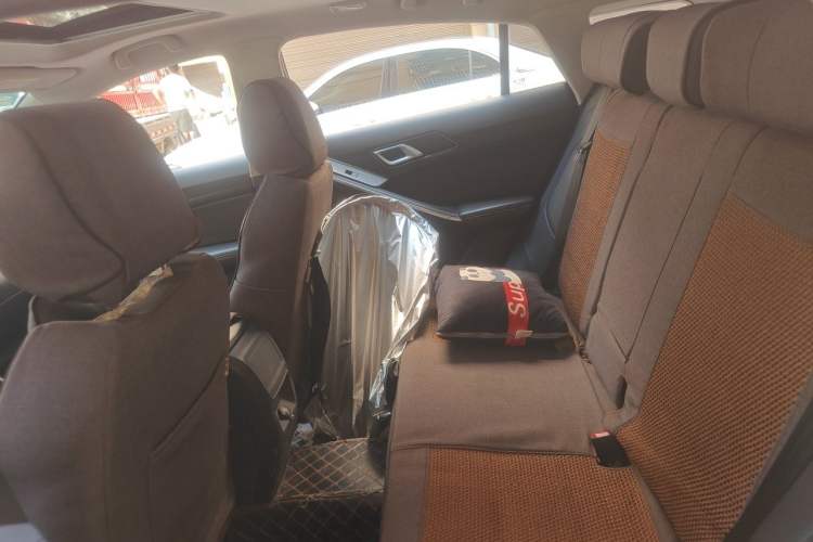 Used JMC Yusheng S330 2016 1.5L GTDi Automatic Two-Wheel Drive Fashion Edition Left Rear Seat