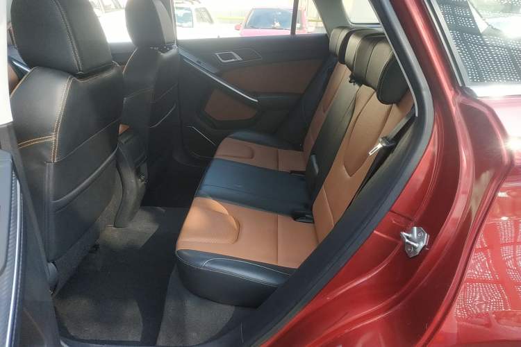 Used JMC Yusheng S330 2016 1.5L GTDi Automatic Two-Wheel Drive Prestige Edition Left Rear Seat