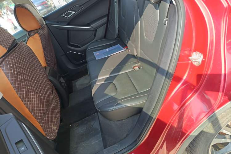 Used JMC Yusheng S330 2016 1.5L GTDi Automatic Two-Wheel Drive Fashion Edition Left Rear Seat