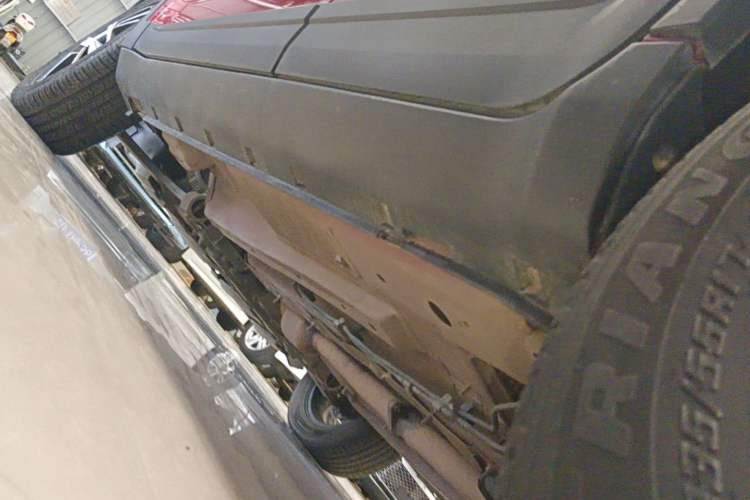 Used JMC Yusheng S330 2016 1.5L GTDi Automatic Two-Wheel Drive Fashion Edition Left Side Sill